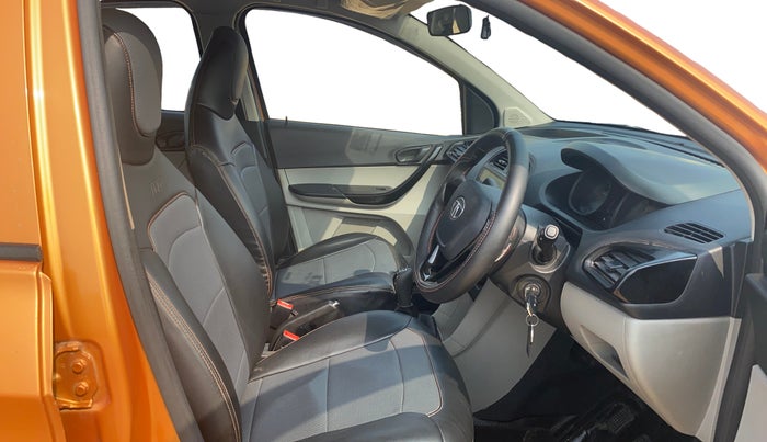 2018 Tata Tiago XT PETROL, Petrol, Manual, 66,413 km, Right Side Front Door Cabin