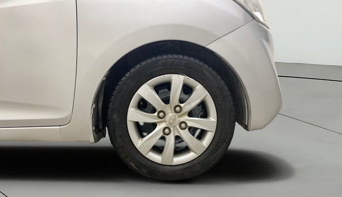 2013 Hyundai Eon SPORTZ, Petrol, Manual, 69,364 km, Right Front Wheel