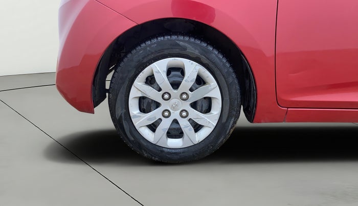 2017 Hyundai Eon MAGNA +, Petrol, Manual, 1,07,046 km, Left Front Wheel