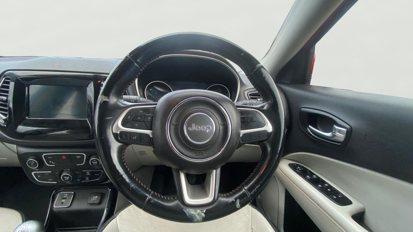 2017 Jeep Compass LIMITED (O) 2.0 DIESEL, Diesel, Manual, 1,36,828 km, Steering Wheel Close Up