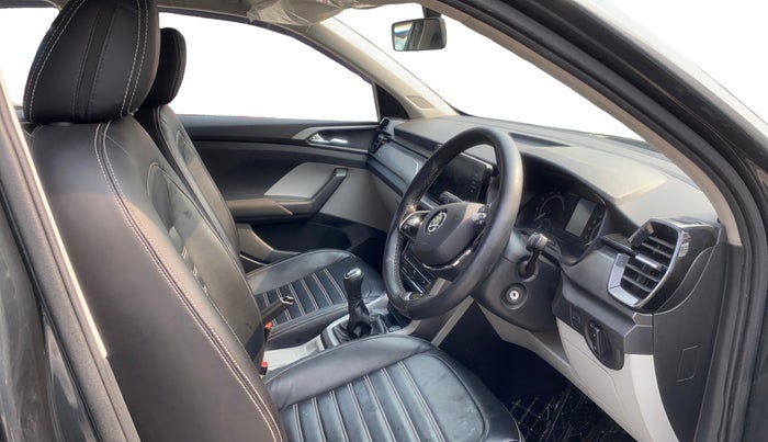 2023 Skoda KUSHAQ AMBITION 1.0L TSI MT, Petrol, Manual, 17,583 km, Right Side Front Door Cabin