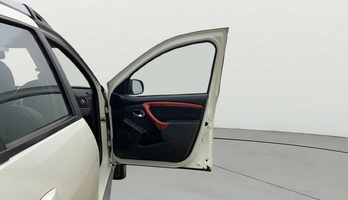 2017 Renault Duster 110 PS RXZ 4X4 MT DIESEL, Diesel, Manual, 48,607 km, RHS Front Door