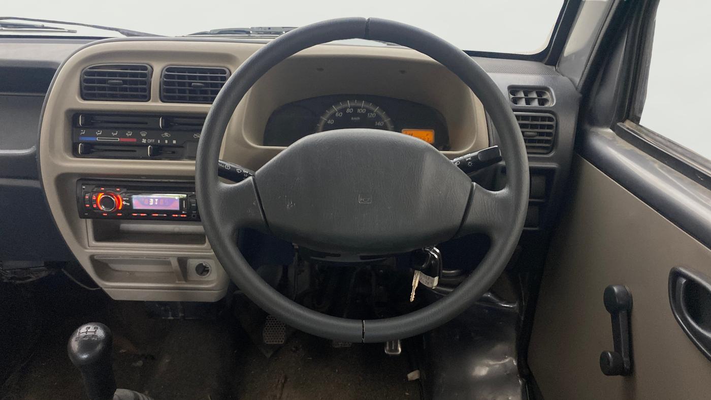 2016 Maruti Eeco 7 STR, Petrol, Manual, 33,663 km, Steering Wheel Close Up