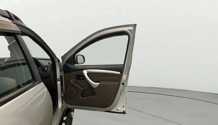 2017 Renault Duster RXL PETROL, Petrol, Manual, 73,012 km, RHS Front Door