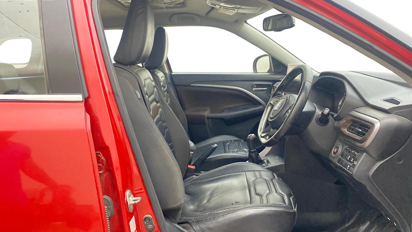 2023 Maruti BREZZA ZXI + SMART HYBRID DUAL TONE, Petrol, Manual, 39,742 km, Right Side Front Door Cabin
