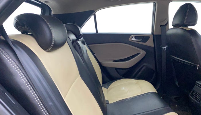 2020 Hyundai Elite i20 ASTA 1.2 (O), Petrol, Manual, 28,239 km, Right Side Rear Door Cabin