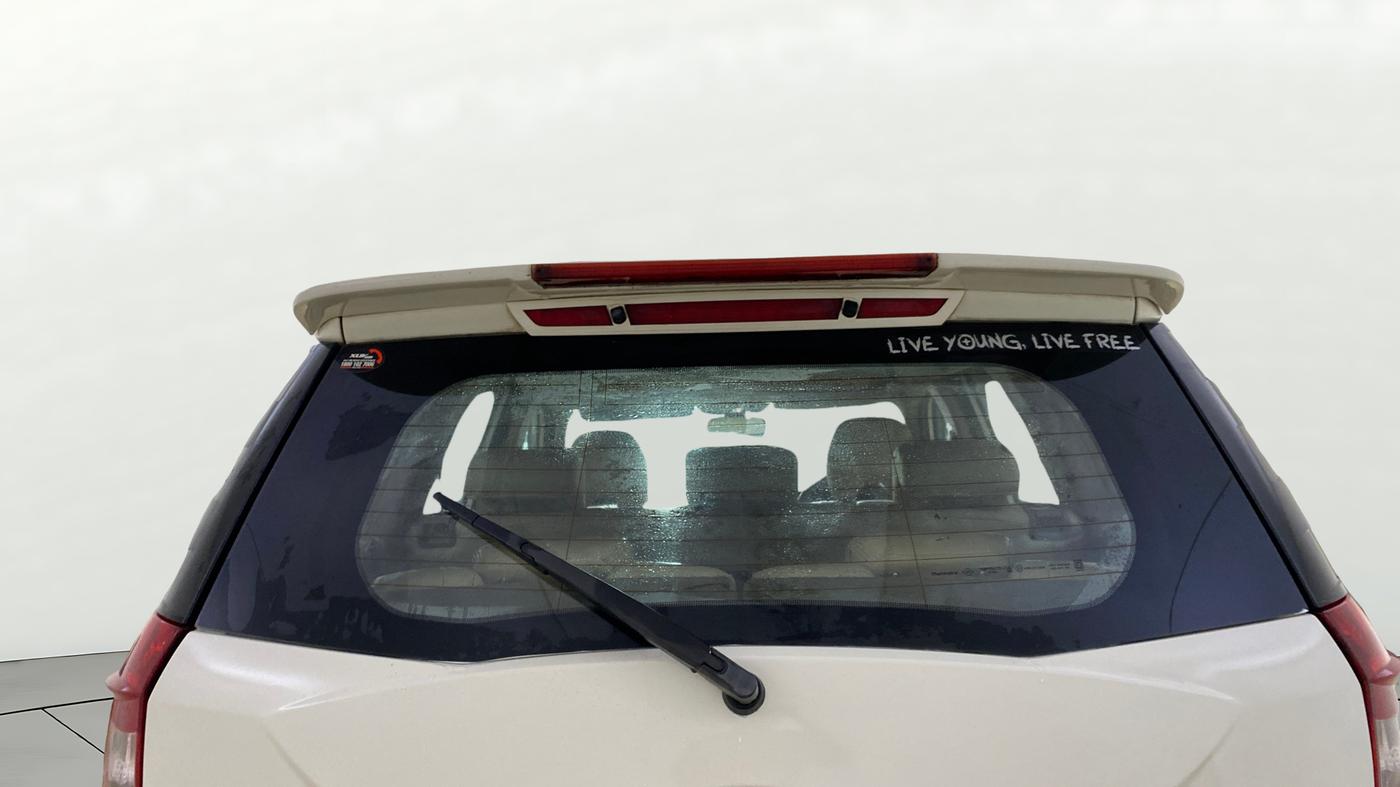 2015 Mahindra XUV500 W6, Diesel, Manual, 1,22,229 km, Rear Windshield