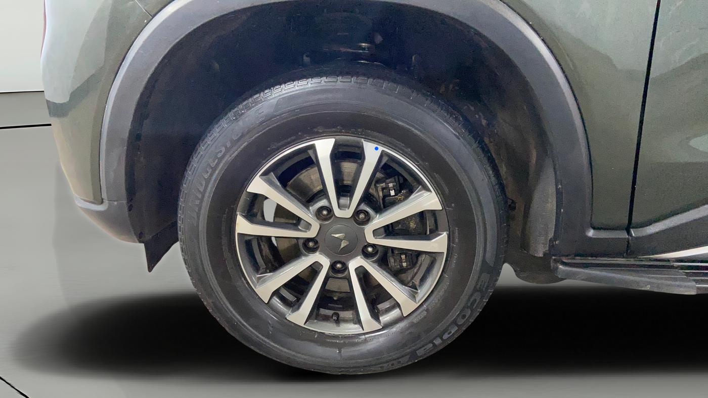 2023 Mahindra SCORPIO-N Z6 DIESEL MT 2WD 7 STR, Diesel, Manual, 33,077 km, Left Front Wheel