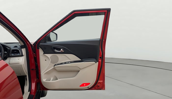 2019 Mahindra XUV300 W8 (O) 1.5 DIESEL, Diesel, Manual, 39,068 km, RHS Front Door