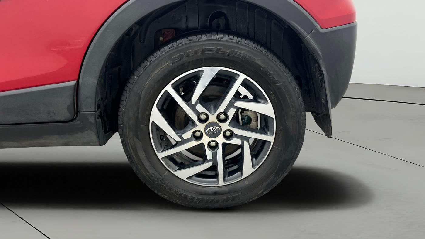 2022 Mahindra XUV300 W8 (O) 1.2 PETROL, Petrol, Manual, 20,984 km, Left Rear Wheel