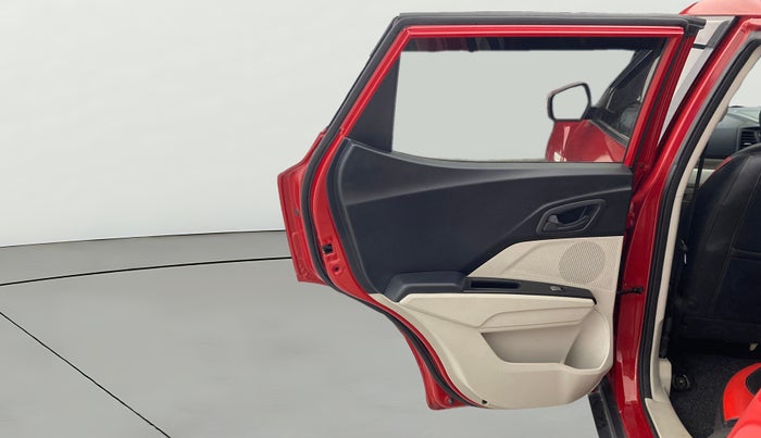 2022 Mahindra XUV300 W6 1.5 Diesel, Diesel, Manual, 50,637 km, LHS Rear Door