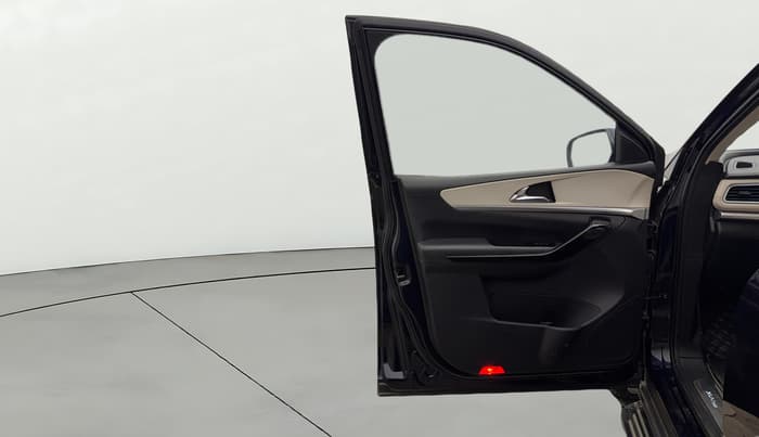 2022 Mahindra XUV700 AX 7 D MT 7 STR, Diesel, Manual, 45,081 km, LHS Front Door