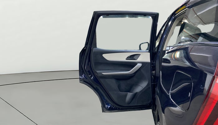 2022 Mahindra XUV700 AX 3 P MT 5 STR, Petrol, Manual, 74,579 km, LHS Rear Door