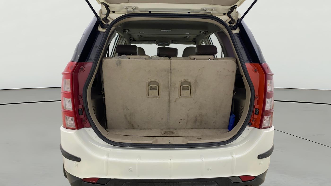 2016 Mahindra XUV500 W10 AT, Diesel, Automatic, 1,22,669 km, Boot Open Zoomed View