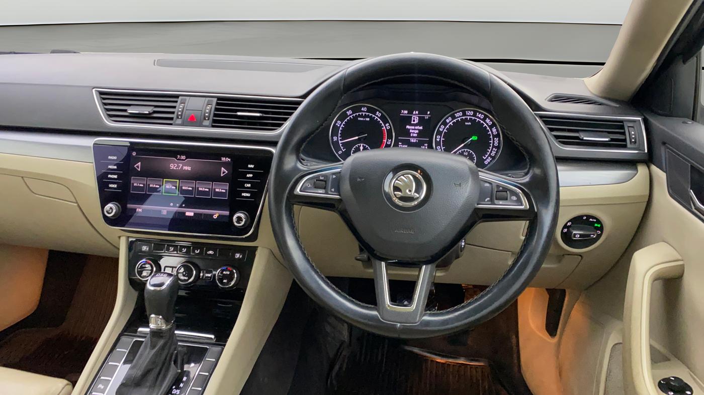2018 Skoda Superb STYLE 1.8 TSI AT, Petrol, Automatic, 77,473 km, Steering Wheel Close Up