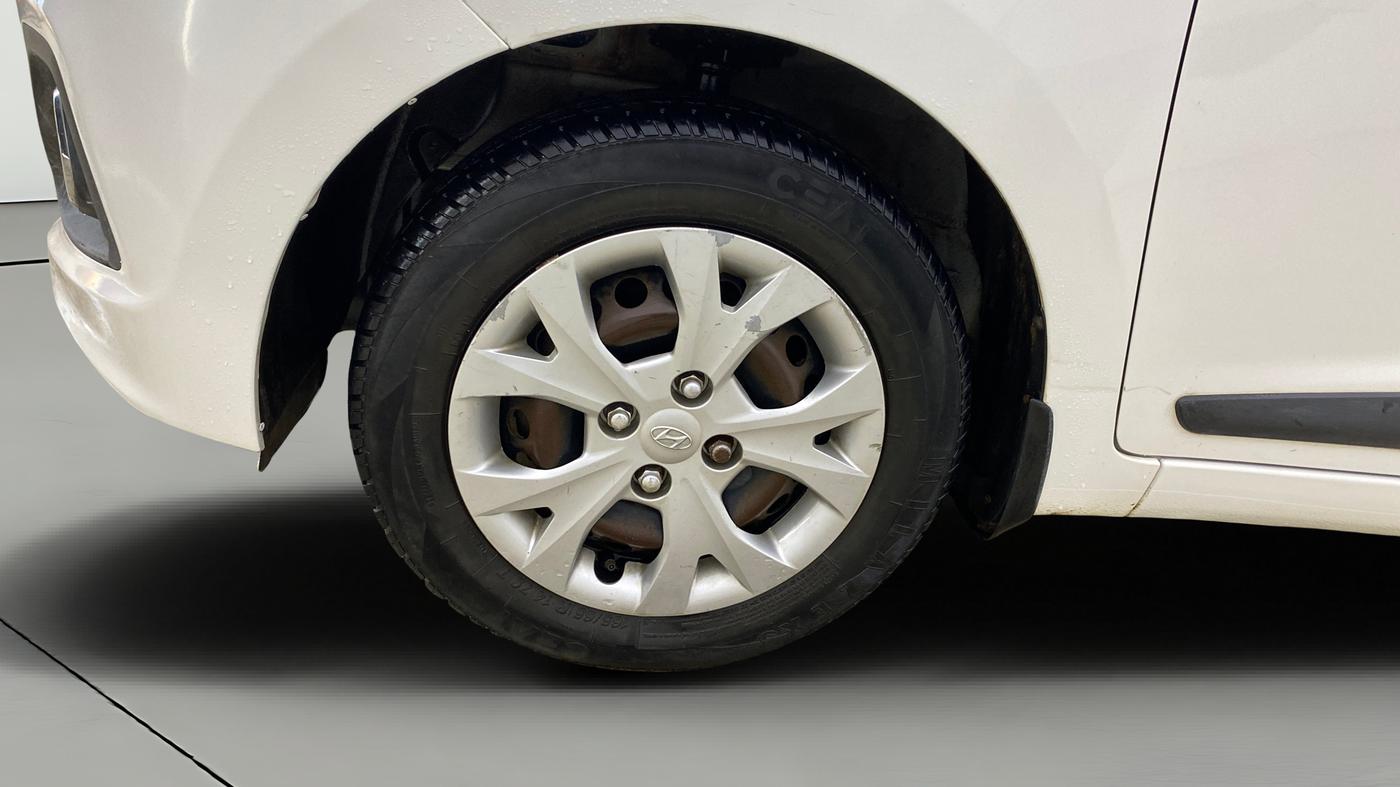 2016 Hyundai Grand i10 SPORTZ 1.2 KAPPA VTVT, CNG, Manual, 79,545 km, Left Front Wheel