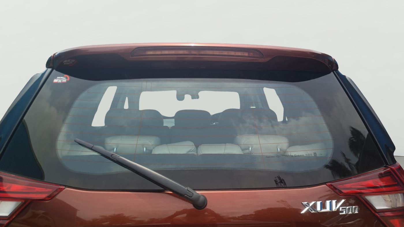 2019 Mahindra XUV500 W9, Diesel, Manual, 1,21,839 km, Rear Windshield