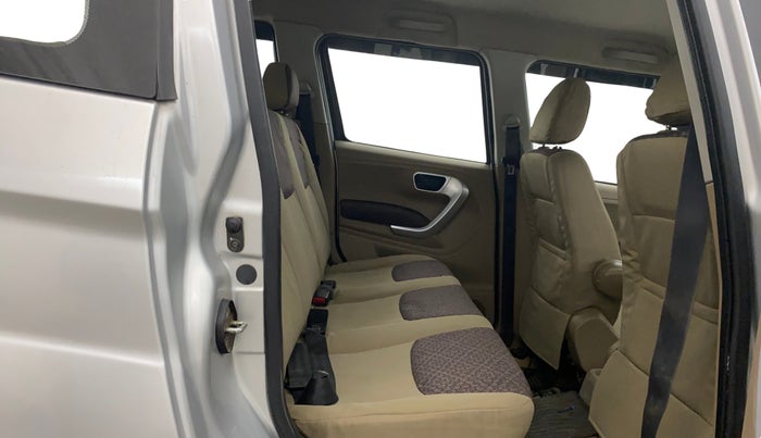 2015 Mahindra TUV300 T8, Diesel, Manual, 51,720 km, Right Side Rear Door Cabin