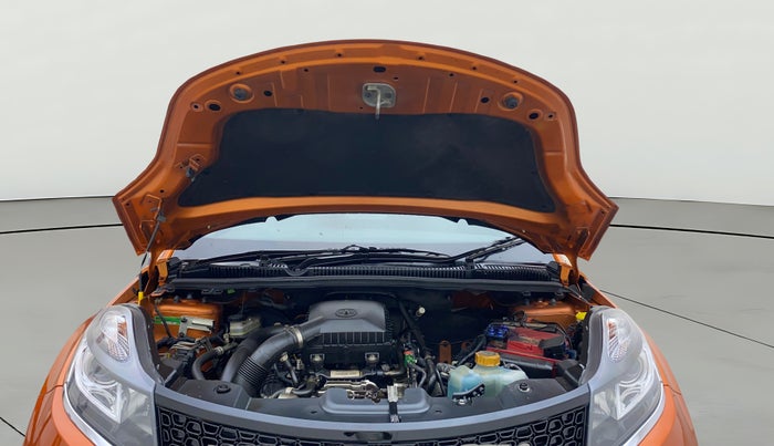 2018 Tata NEXON XZ PETROL, Petrol, Manual, 31,076 km, Open Bonet