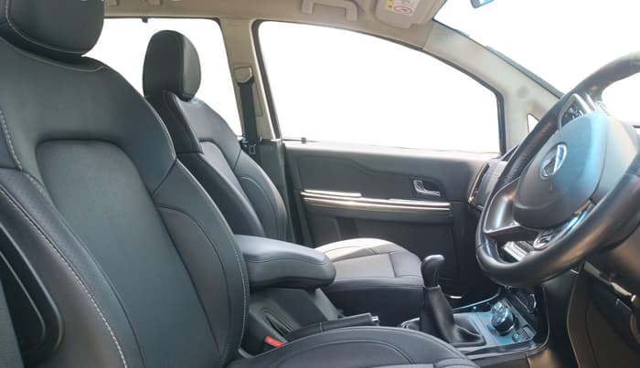 2017 Tata Hexa XT 4X4 7 STR, Diesel, Manual, 1,26,306 km, Right Side Front Door Cabin