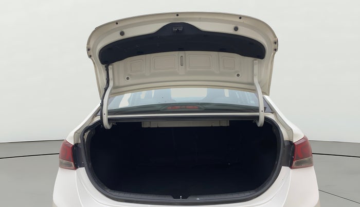 2019 Hyundai Verna 1.6 VTVT SX, Petrol, Manual, 39,066 km, Boot Door Open
