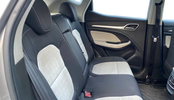 2024 MG ASTOR Sprint 1.5 MT (Ivory), Petrol, Manual, 10,855 km, Right Side Rear Door Cabin