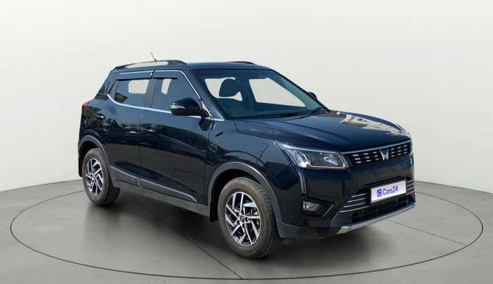 2023 Mahindra XUV300 W8 (O) 1.2 PETROL, Petrol, Manual, 13,938 km, Right Front Diagonal