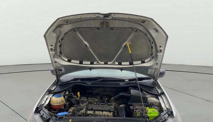 2015 Volkswagen Polo COMFORTLINE 1.2L, Petrol, Manual, 75,779 km, Open Bonet