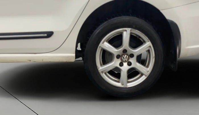 2014 Volkswagen Vento HIGHLINE PETROL AT, Petrol, Automatic, 31,816 km, Left Front Wheel