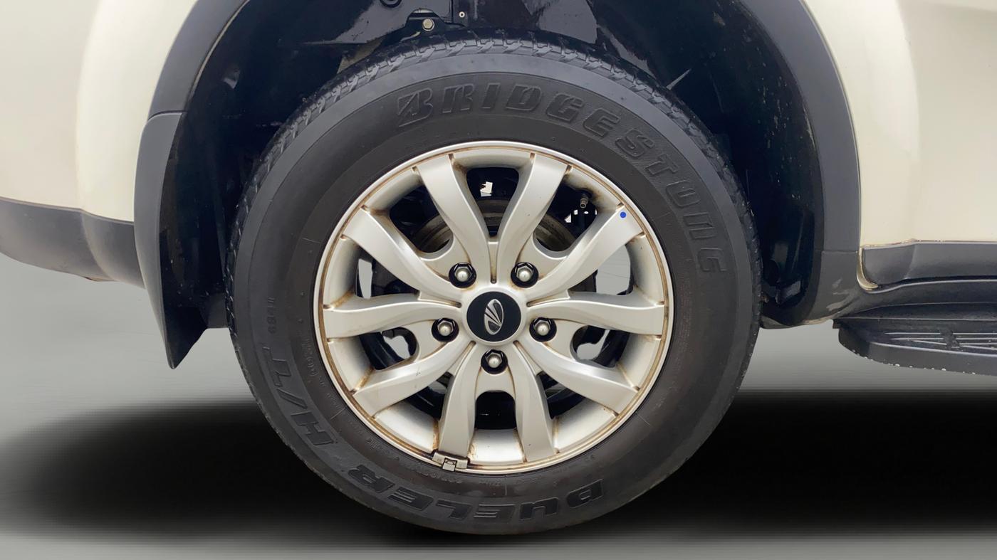 2020 Mahindra XUV500 W9, Diesel, Manual, 78,213 km, Right Rear Wheel