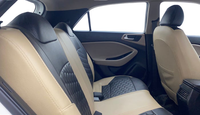 2020 Hyundai Elite i20 SPORTZ PLUS 1.2, Petrol, Manual, 52,444 km, Right Side Rear Door Cabin