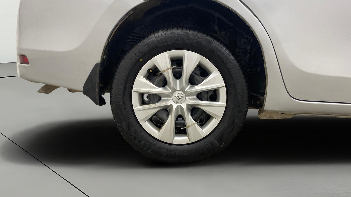 2015 Toyota Corolla Altis JS PETROL, Petrol, Manual, 1,20,681 km, Right Rear Wheel