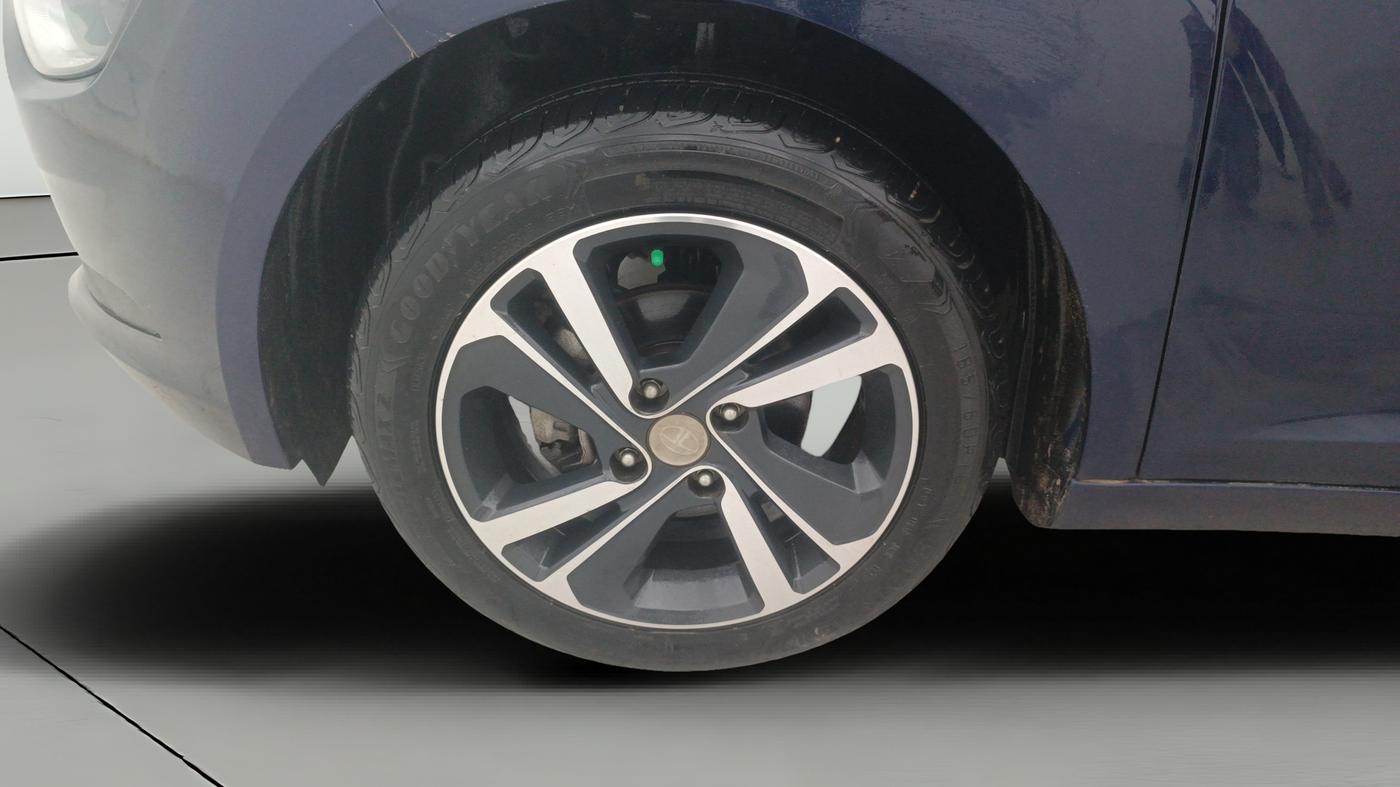 2023 Tata ALTROZ XZ PLUS O SUNROOF CNG, CNG, Manual, 17,767 km, Left Front Wheel