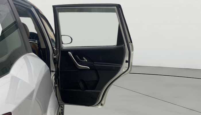 2018 Mahindra XUV500 W9 AT, Diesel, Automatic, 73,529 km, RHS Rear Door