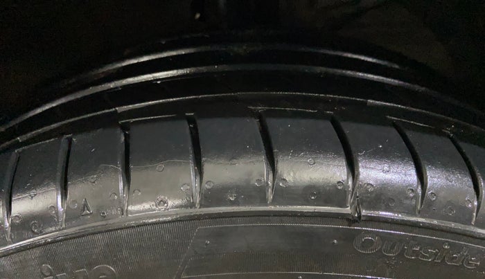 2022 Maruti Ertiga ZXI+ AT SHVS, Petrol, Automatic, 15,004 km, Right Front Tyre Tread