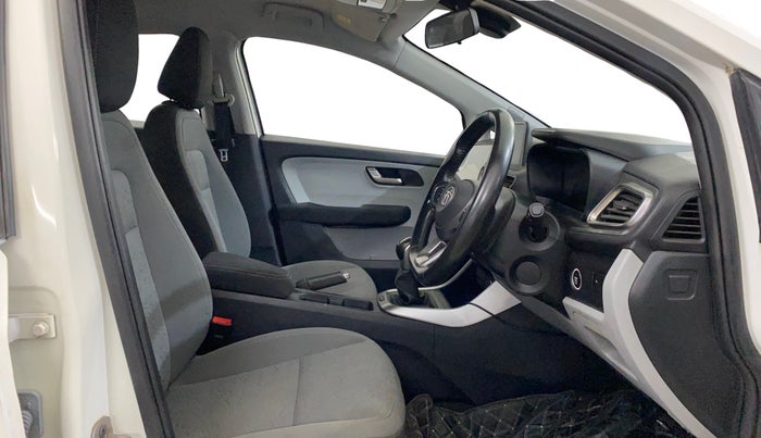 2020 Tata ALTROZ XZ PETROL, Petrol, Manual, 33,860 km, Right Side Front Door Cabin