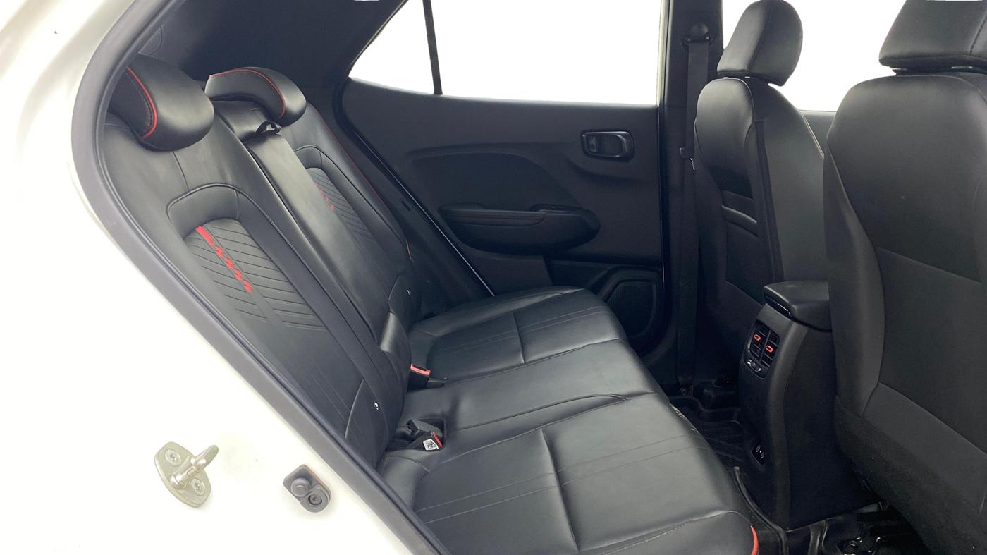 2022 Hyundai VENUE N LINE N8 1.0 TURBO DCT, Petrol, Automatic, 80,257 km, Right Side Rear Door Cabin