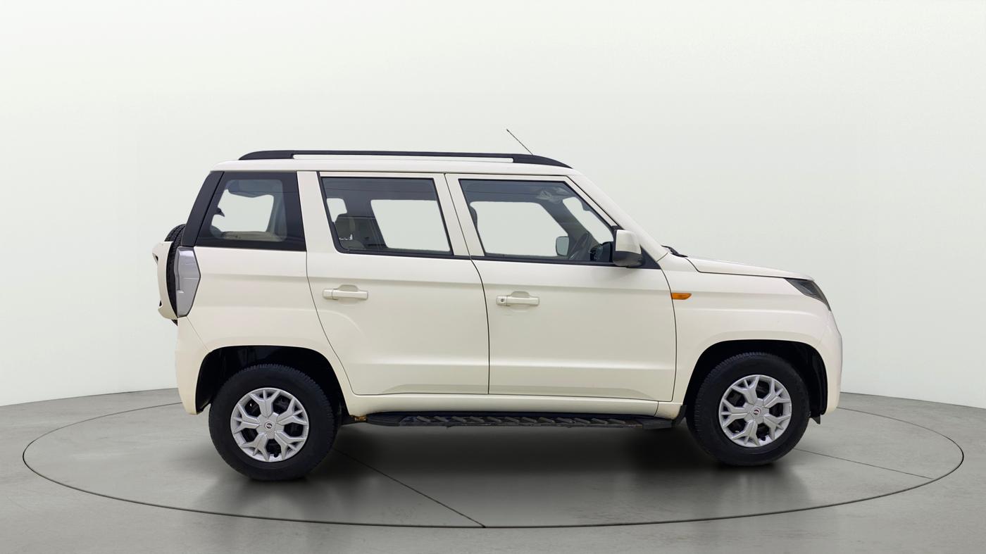 2019 Mahindra TUV300 T6 PLUS, Diesel, Manual, 66,090 km, Right Side View