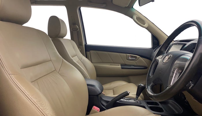 2014 Toyota Fortuner 3.0 4X2 AT, Diesel, Automatic, 89,942 km, Right Side Front Door Cabin