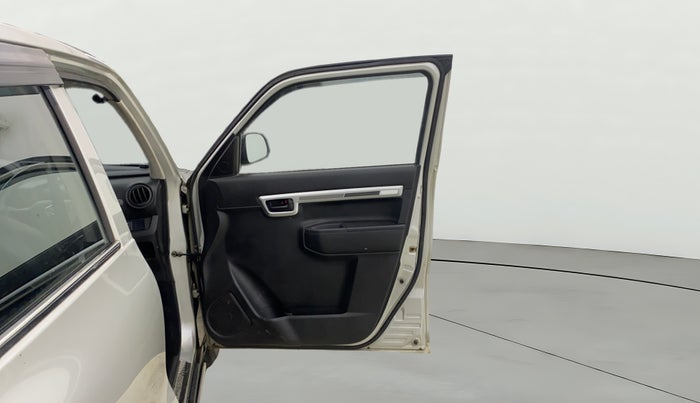 2019 Maruti S PRESSO VXI AMT, CNG, Automatic, 32,974 km, RHS Front Door