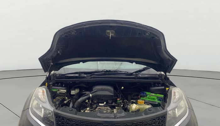 2018 Tata NEXON XT PETROL, Petrol, Manual, 61,927 km, Open Bonet