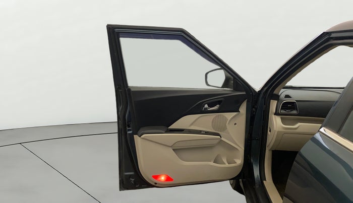 2021 Mahindra XUV300 W8 (O) 1.2 PETROL AMT, Petrol, Automatic, 45,205 km, LHS Front Door