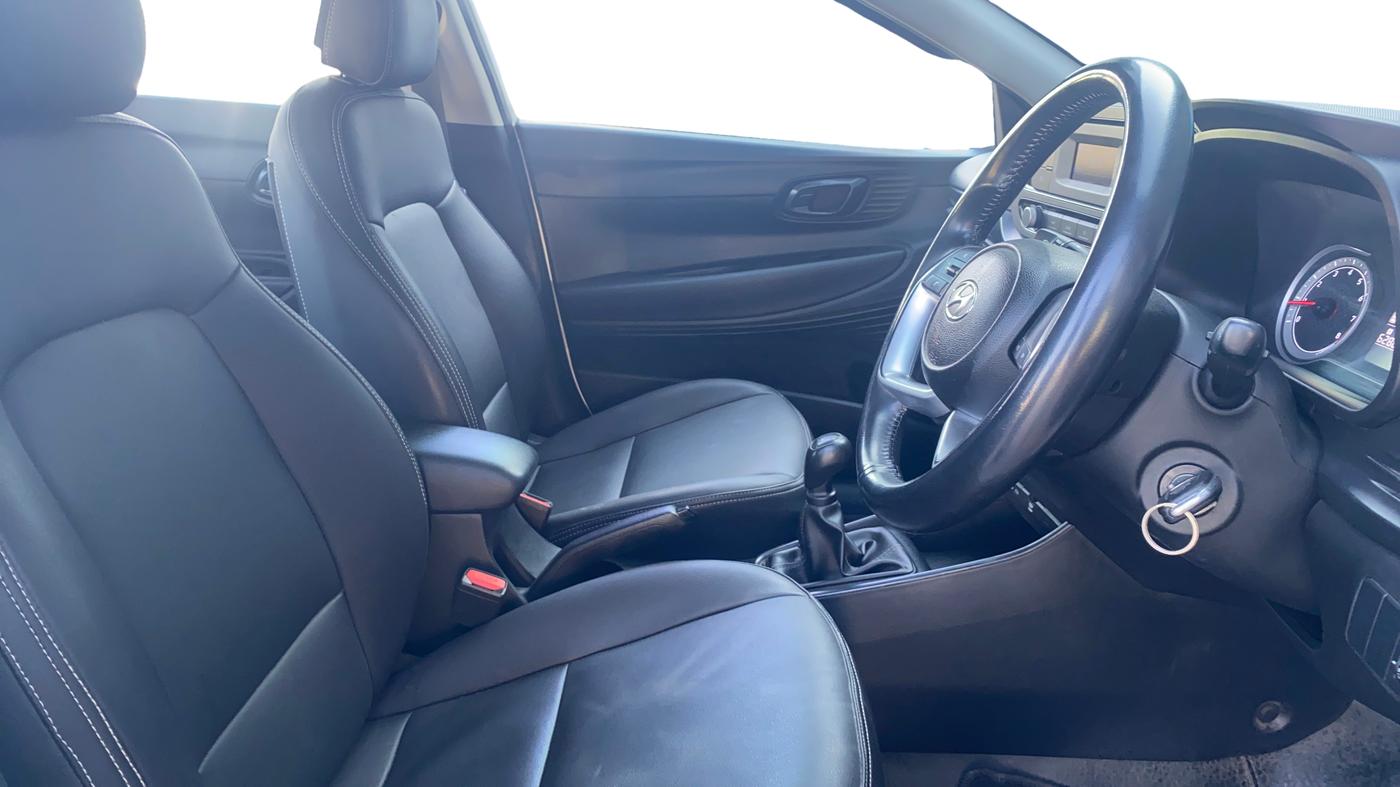 2021 Hyundai NEW I20 MAGNA 1.2 MT, Petrol, Manual, 37,237 km, Right Side Front Door Cabin
