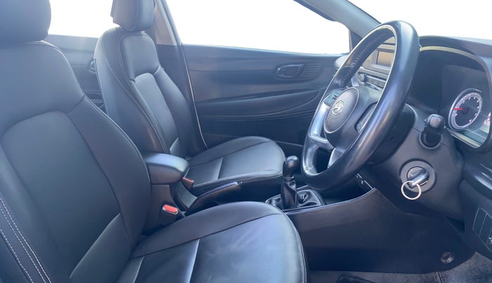 2021 Hyundai NEW I20 MAGNA 1.2 MT, Petrol, Manual, 37,237 km, Right Side Front Door Cabin