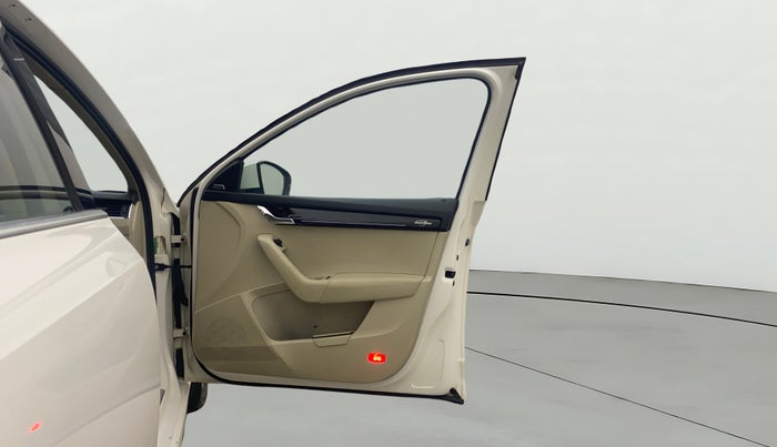 2018 Skoda Octavia L&K 1.8 TSI AT, Petrol, Automatic, 79,257 km, RHS Front Door