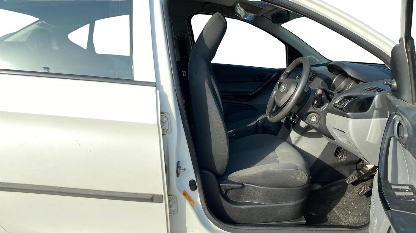 2018 Tata TIGOR XM PETROL, Petrol, Manual, 1,13,615 km, Right Side Front Door Cabin