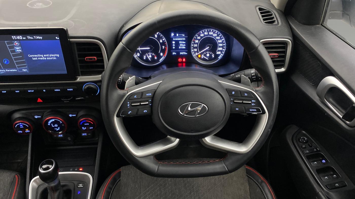 2022 Hyundai VENUE SX PLUS 1.0 TURBO DCT DUAL TONE, Petrol, Automatic, 24,238 km, Steering Wheel Close Up
