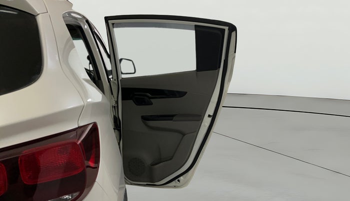 2017 Mahindra Kuv100 K6 6 STR, Petrol, Manual, 42,259 km, RHS Rear Door