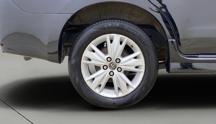 2016 Toyota Innova Crysta 2.8 ZX AT 7 STR, Diesel, Automatic, 1,25,744 km, Right Rear Wheel