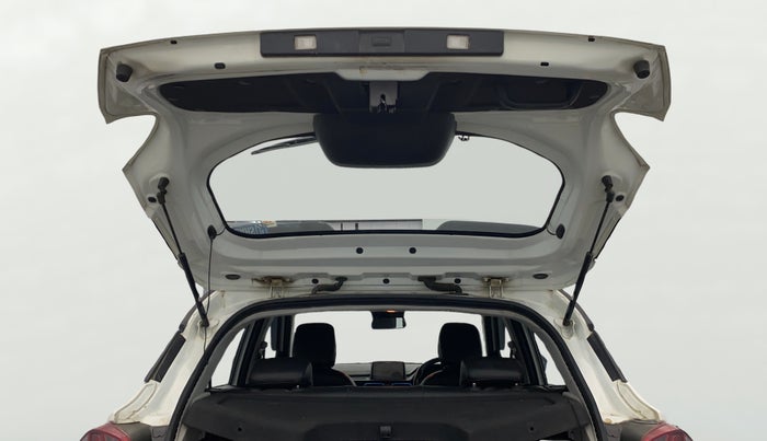 2021 Tata PUNCH CREATIVE IRA 1.2 RTN DUAL TONE, Petrol, Manual, 34,296 km, Boot Door Open